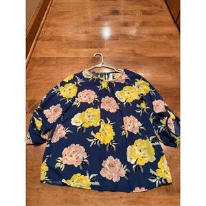 Woman’s boutique Lara floral blouse
